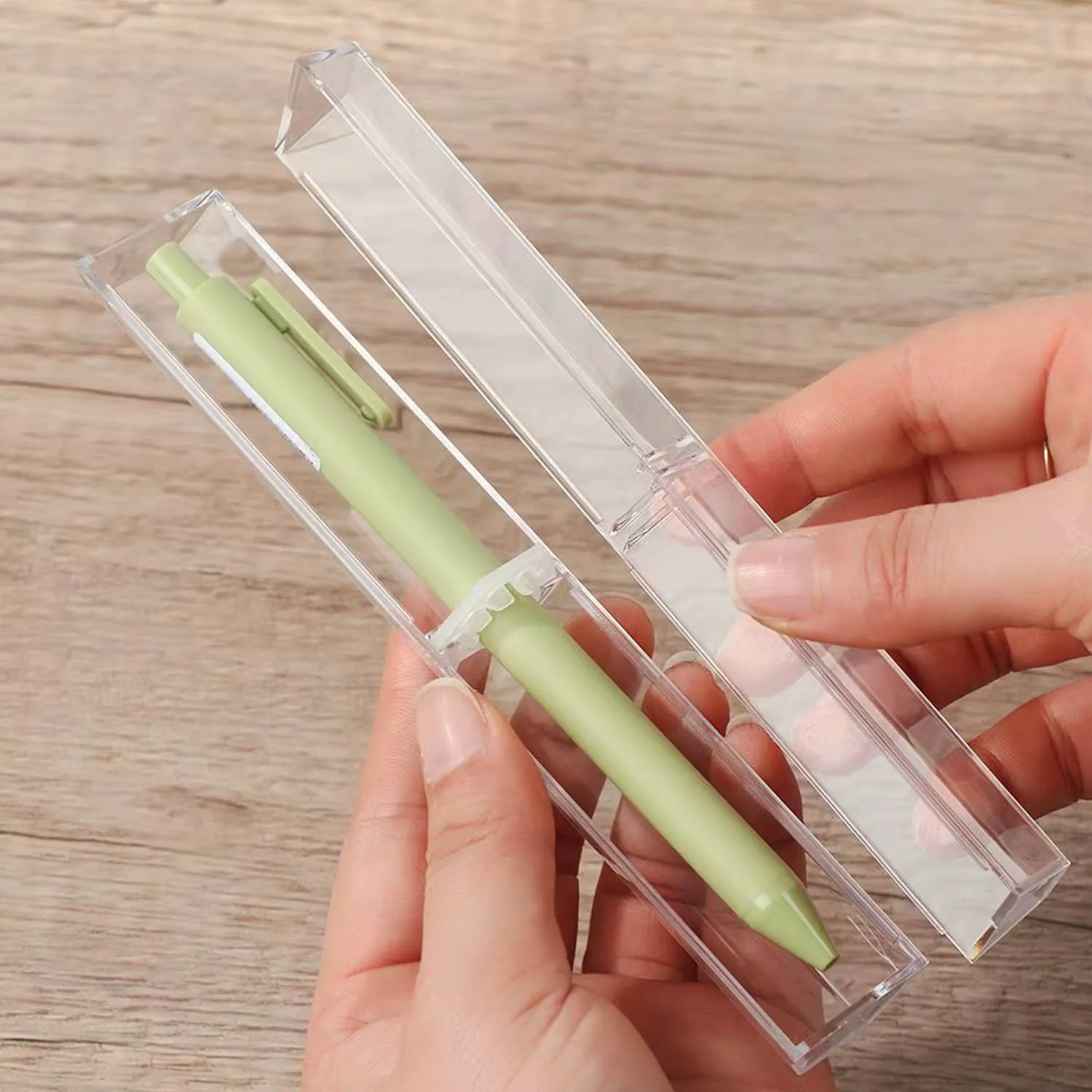 Estuche Acrilico Triangular Renart para Lápiz 15.5x3x3cm Transparente